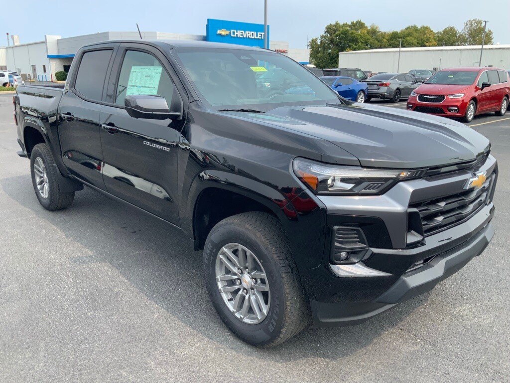 2026 Chevrolet Colorado LT photo 2