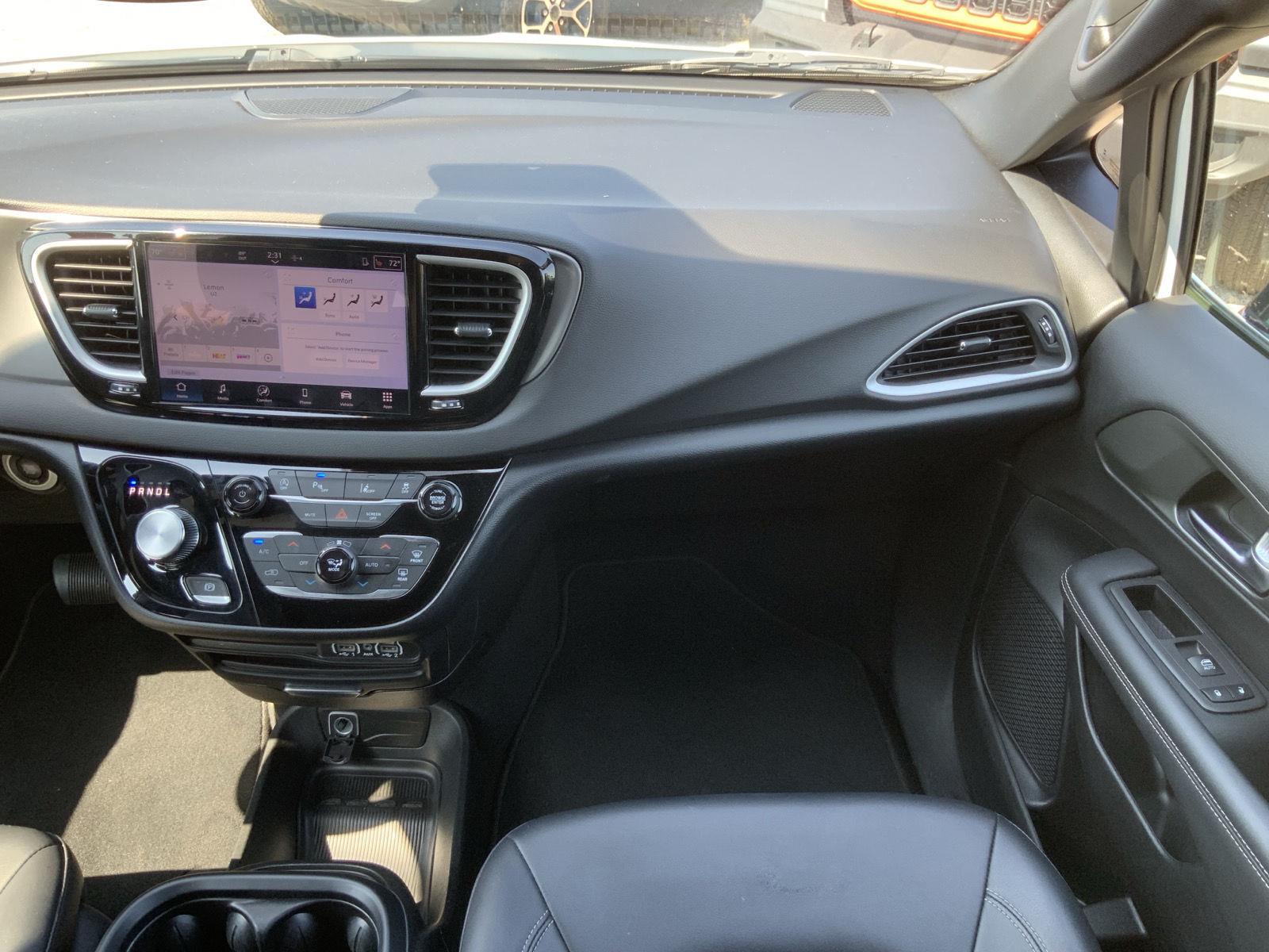 2025 Chrysler Pacifica Select - Photo 53