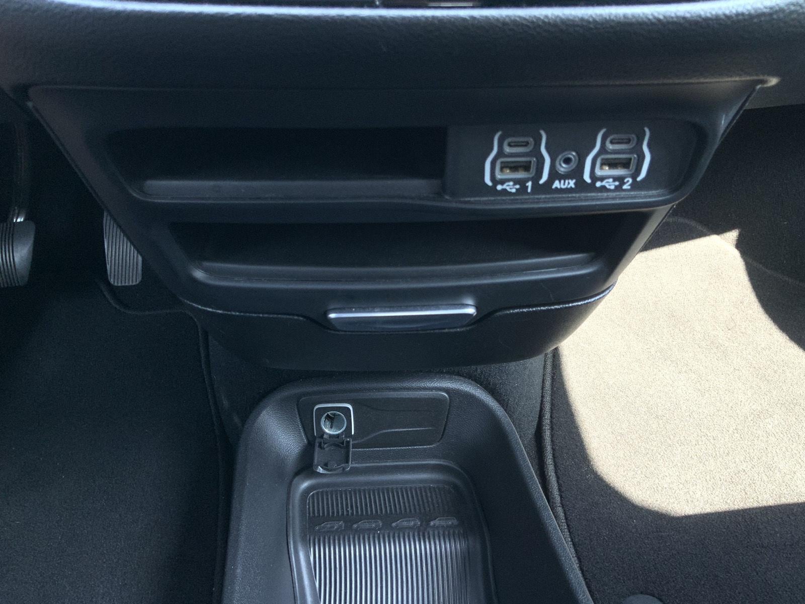 2025 Chrysler Pacifica Select - Photo 38