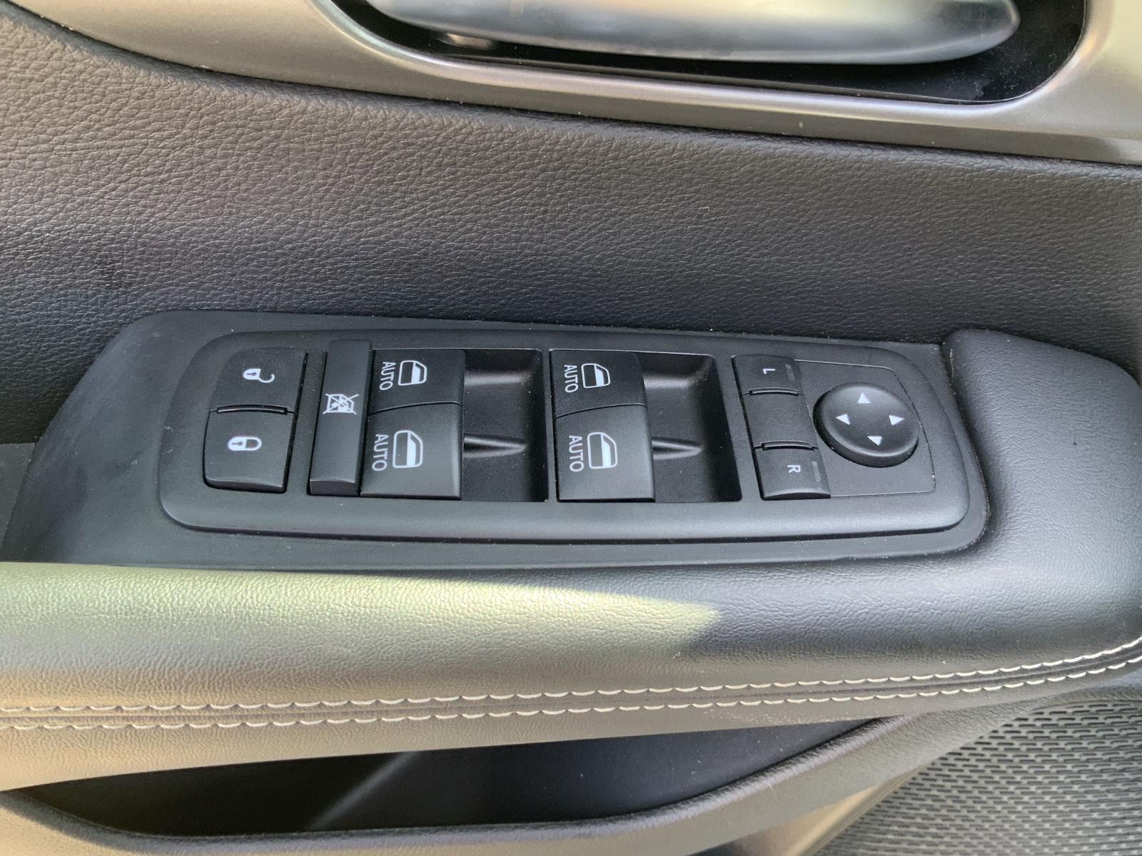 2025 Chrysler Pacifica Select - Photo 19