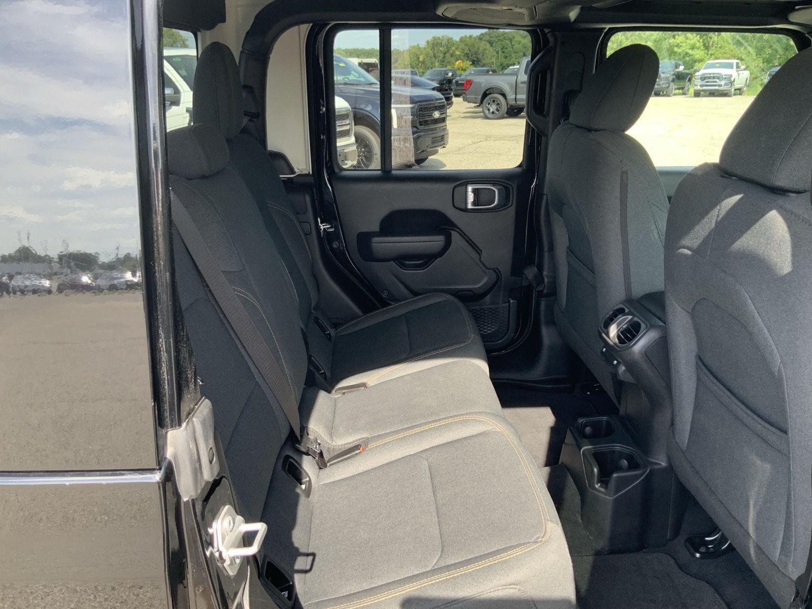 2025 Jeep Gladiator Nighthawk - Photo 47