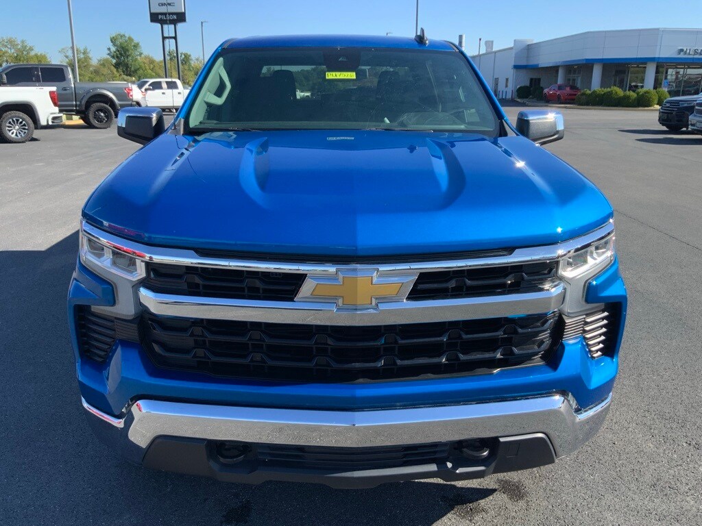 2023 Chevrolet Silverado 1500 LT photo 3