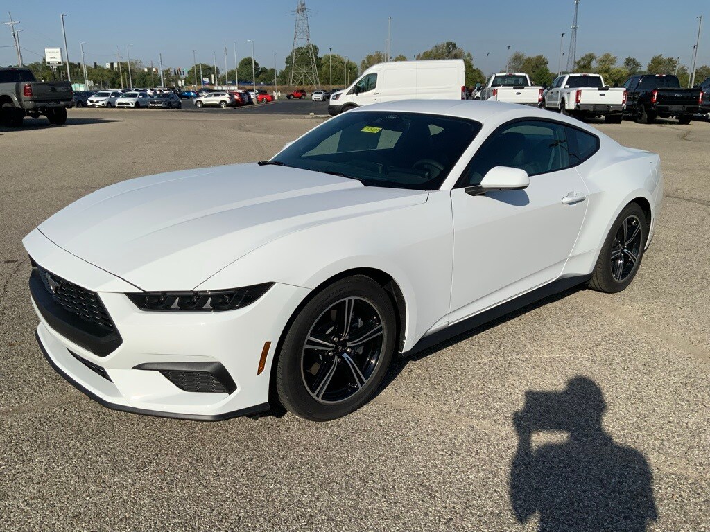 2025 Ford Mustang EcoBoost photo 4
