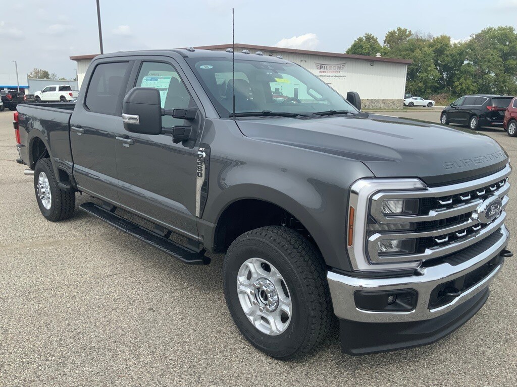 2026 Ford F-250 XLT photo 2