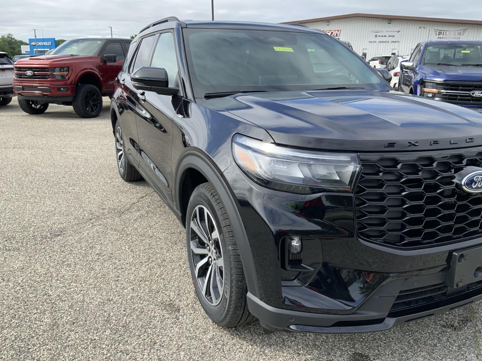 2026 Ford Explorer ST-Line - Photo 16