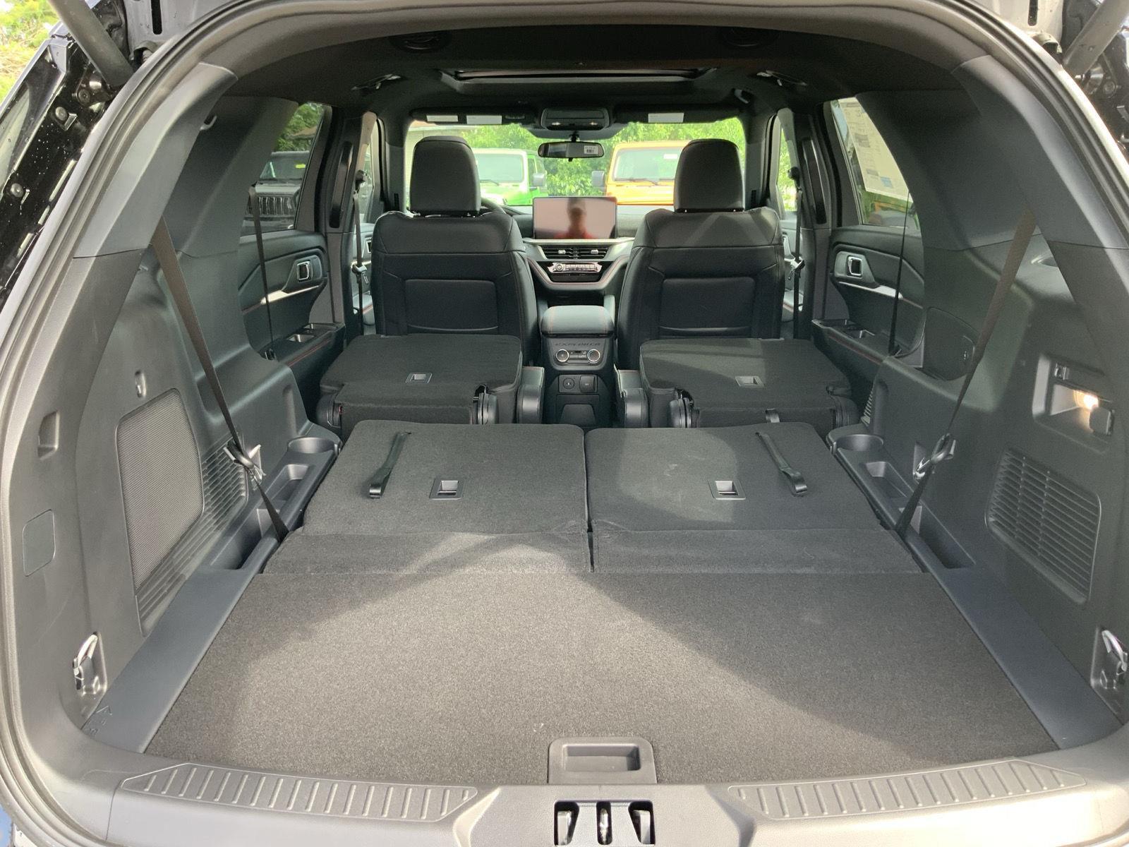 2026 Ford Explorer ST-Line - Photo 13