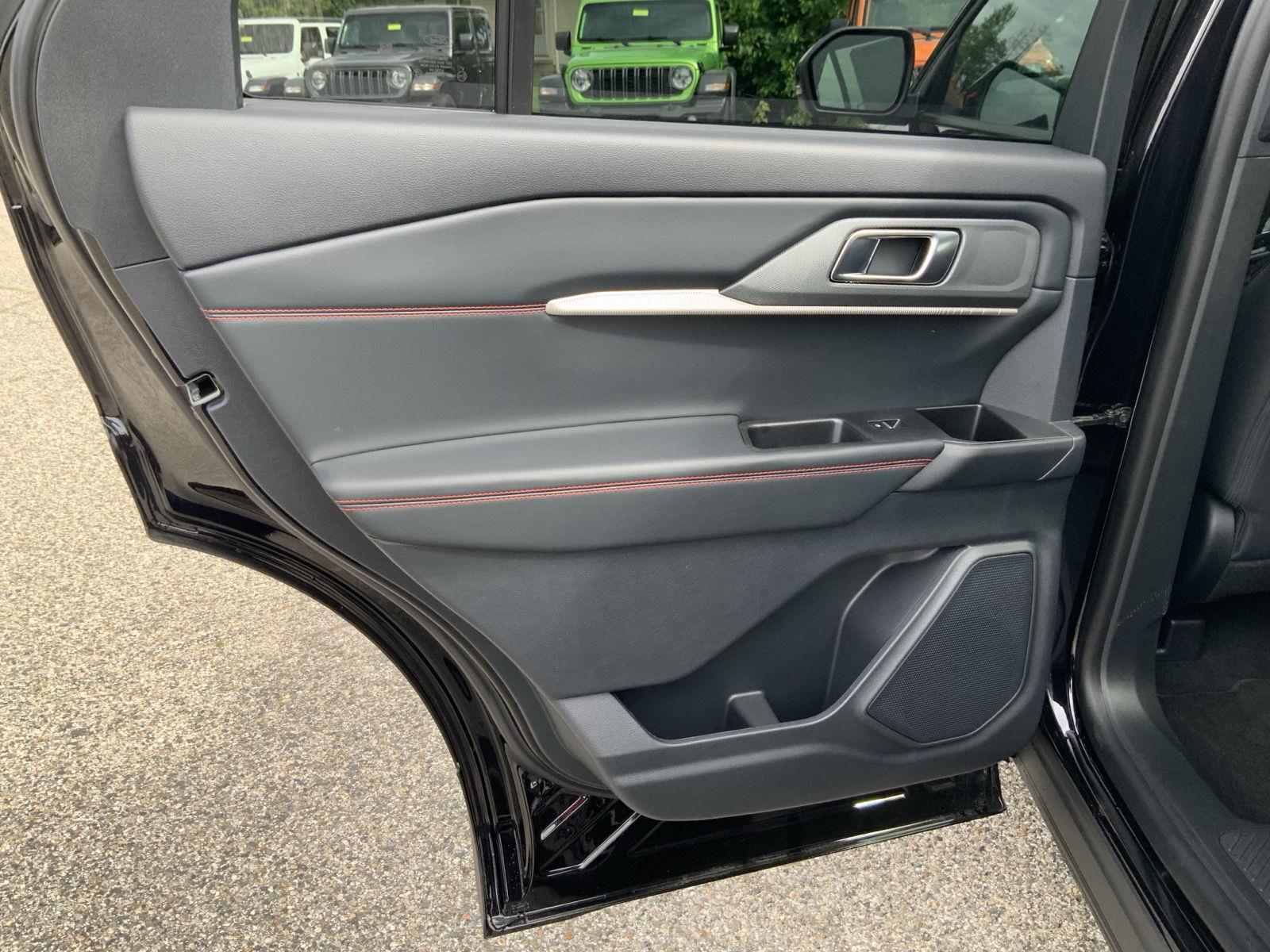 2026 Ford Explorer ST-Line - Photo 61