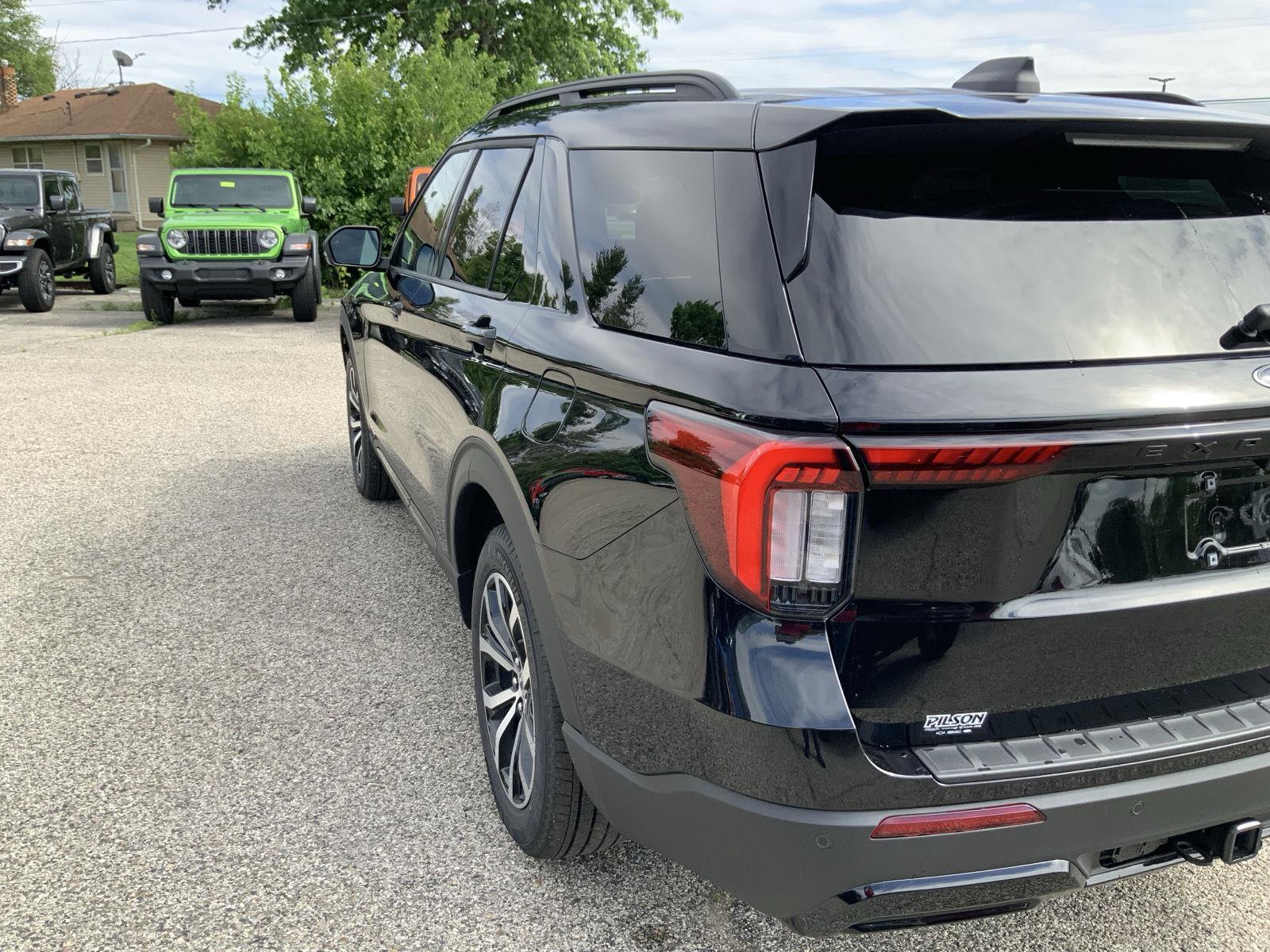 2026 Ford Explorer ST-Line - Photo 18