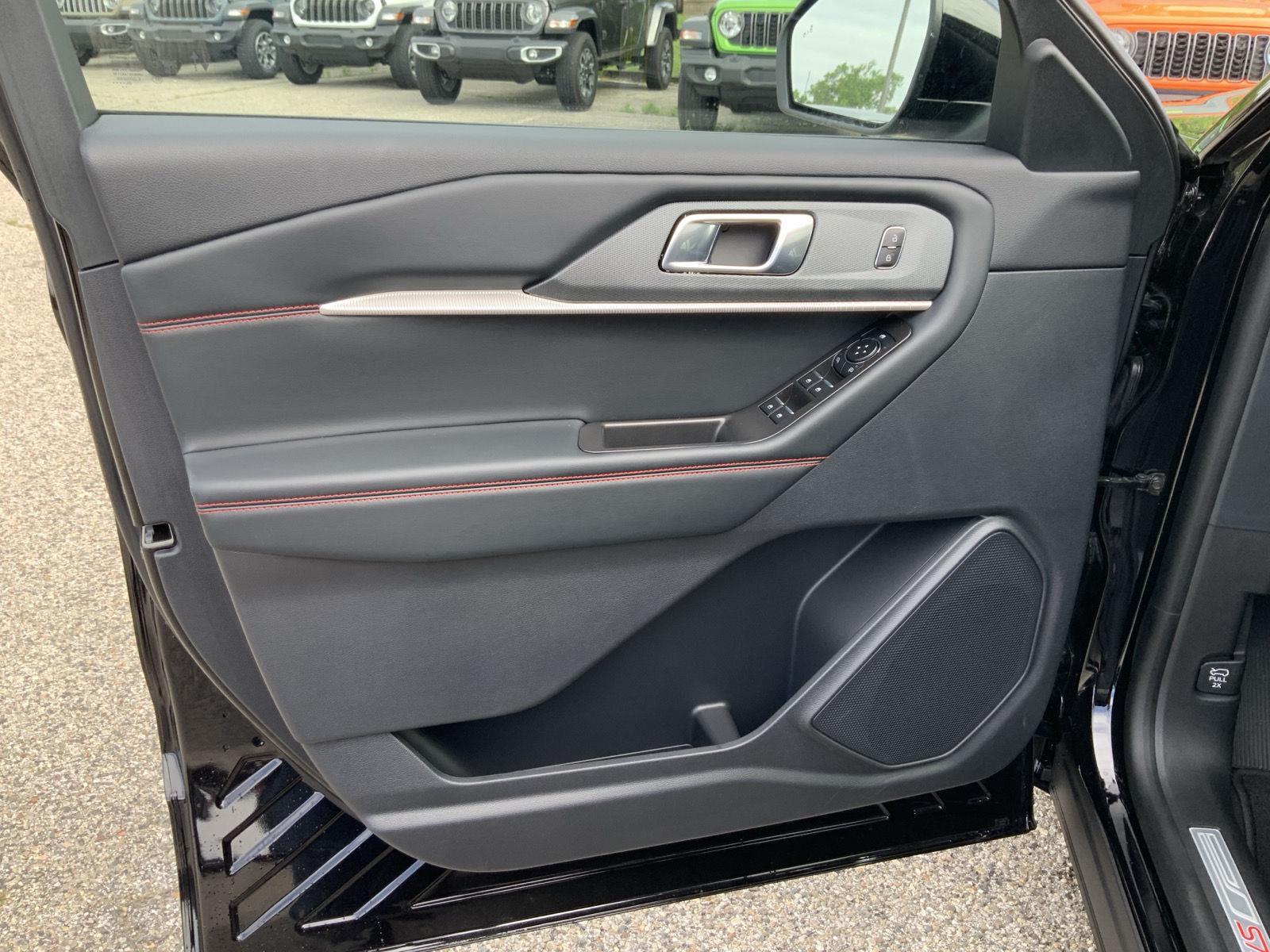 2026 Ford Explorer ST-Line - Photo 23