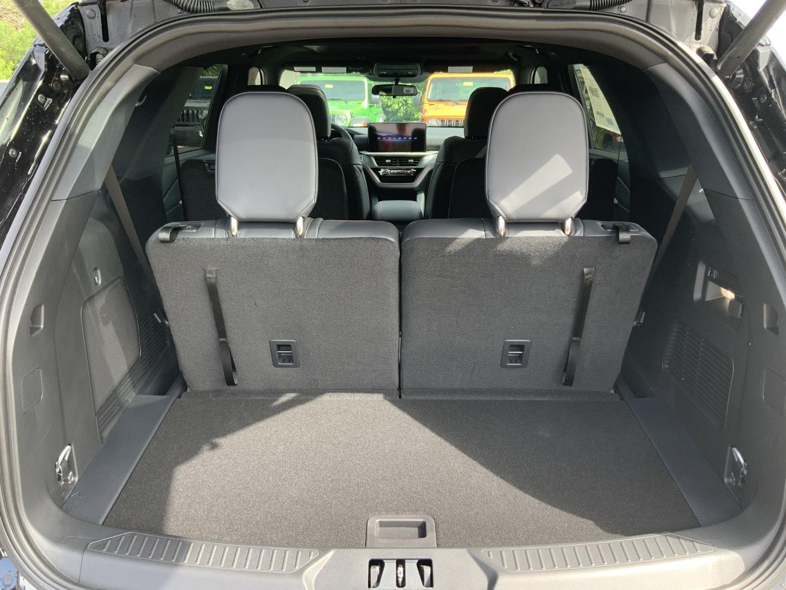 2026 Ford Explorer ST-Line - Photo 11