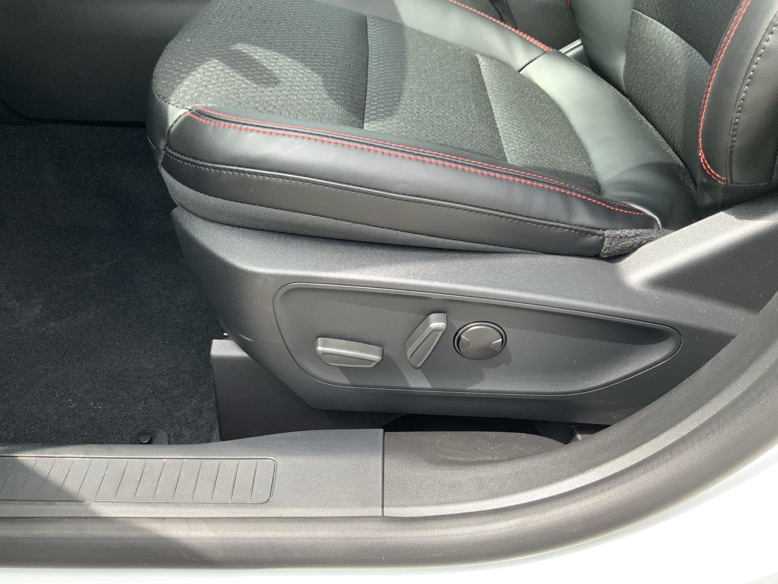 2026 Ford Escape ST-Line - Photo 24