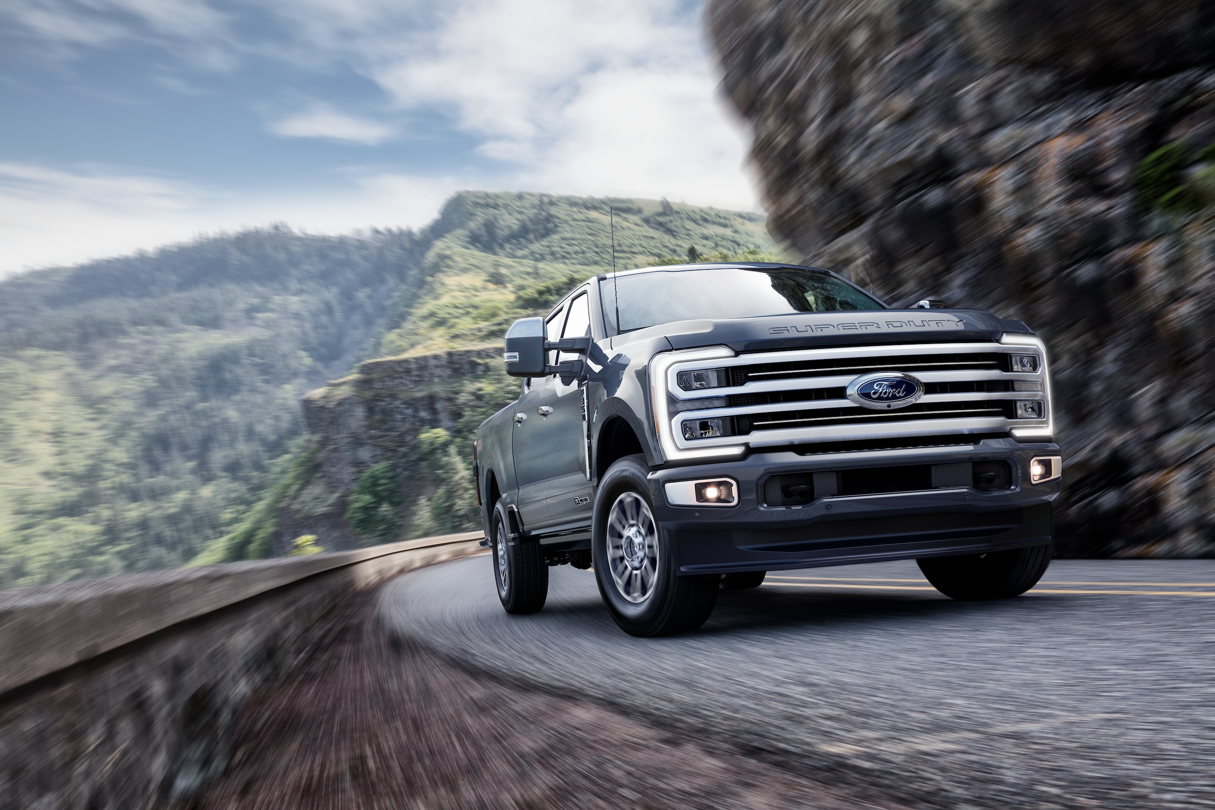25_FRD_FSD_65240_F350_PlatinumPlusPackage.png
