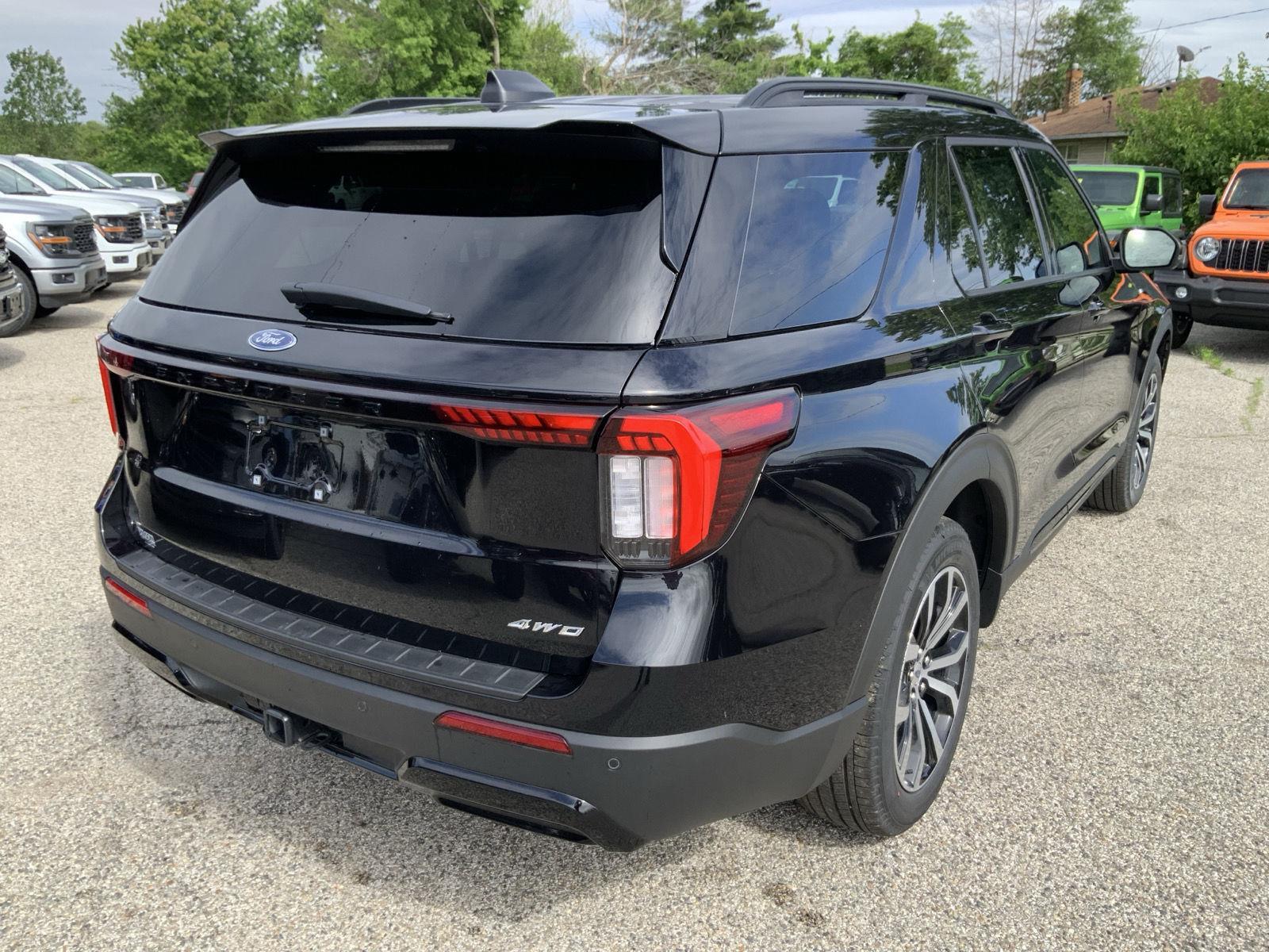 2026 Ford Explorer ST-Line - Photo 14