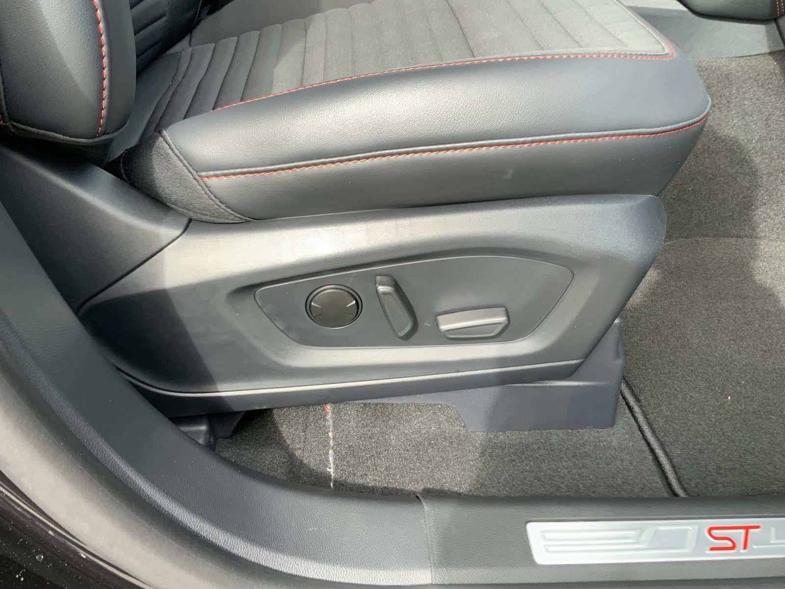 2026 Ford Explorer ST-Line - Photo 71