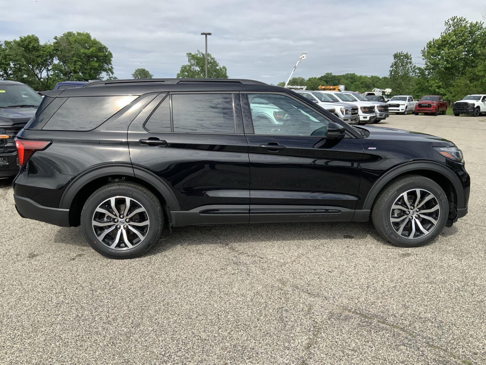 2026 Ford Explorer ST-Line - Photo 15