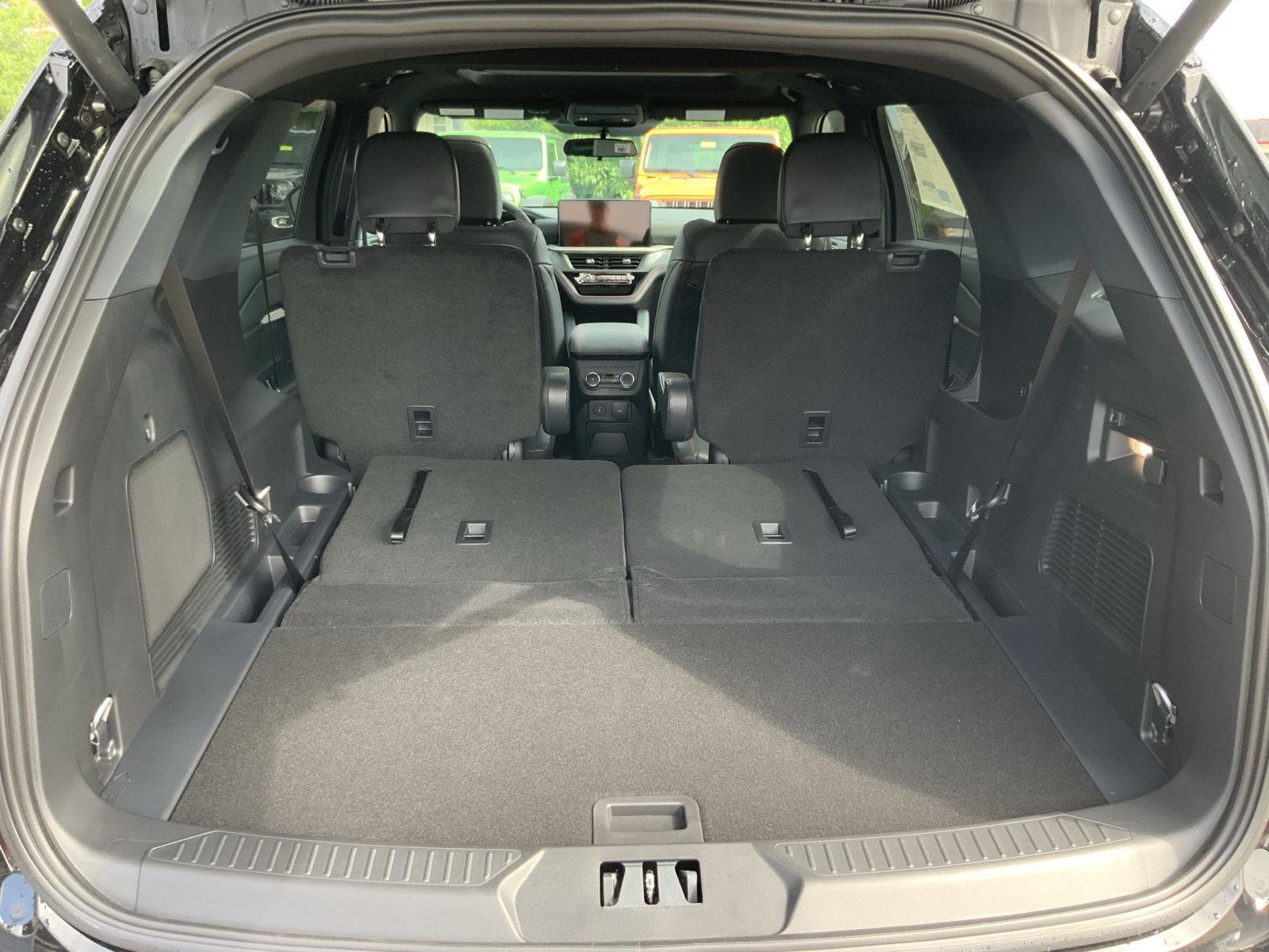 2026 Ford Explorer ST-Line - Photo 12