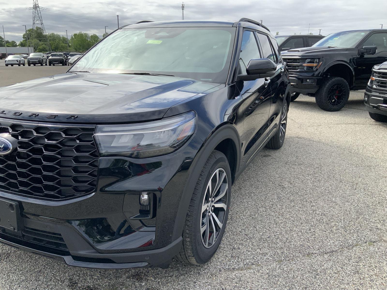 2026 Ford Explorer ST-Line - Photo 17