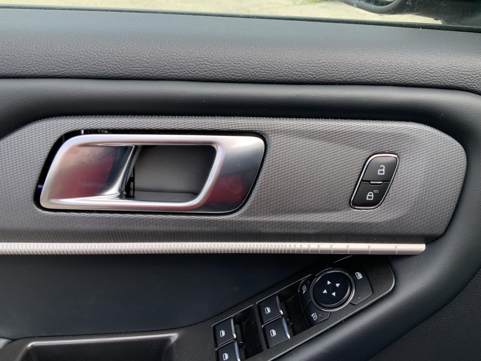 2026 Ford Explorer ST-Line - Photo 24