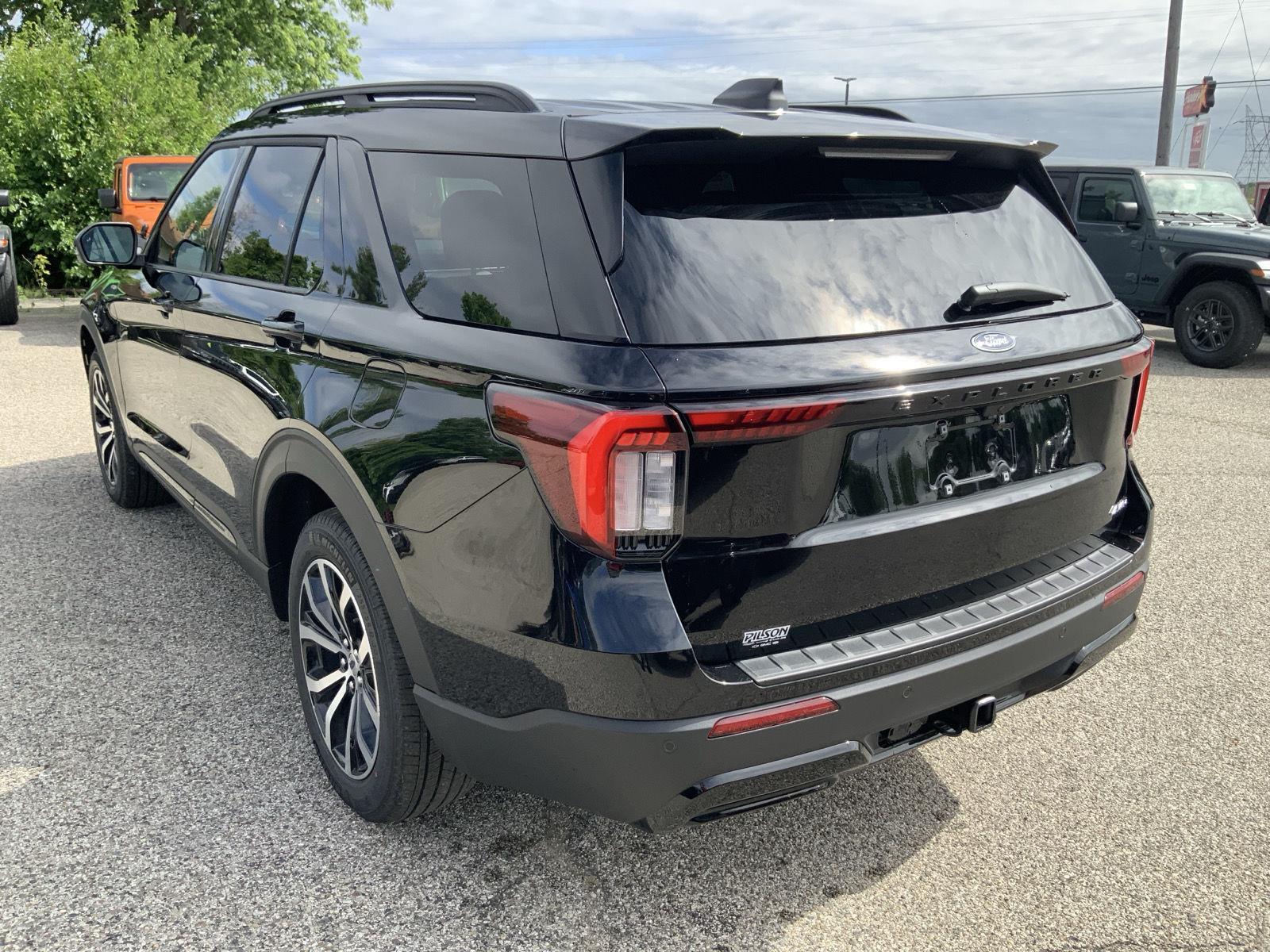 2026 Ford Explorer ST-Line - Photo 9