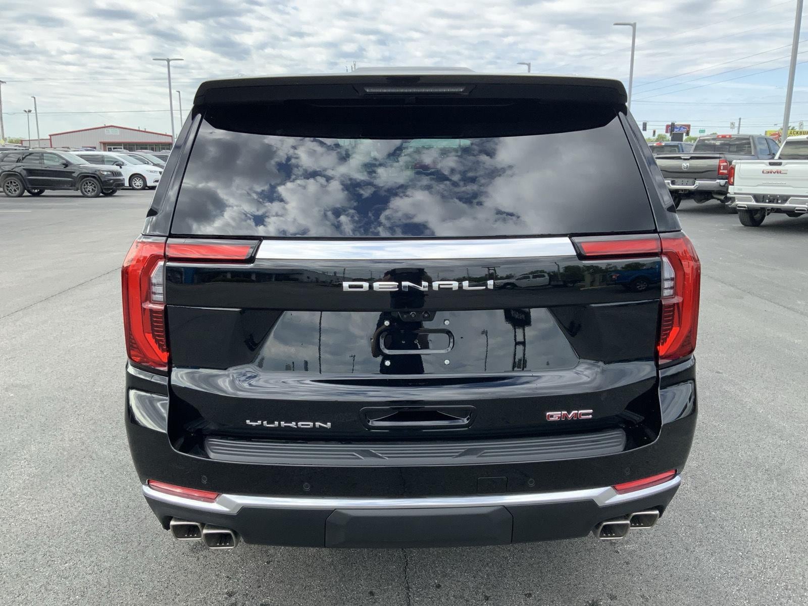 2026 GMC Yukon XL Denali - Photo 10
