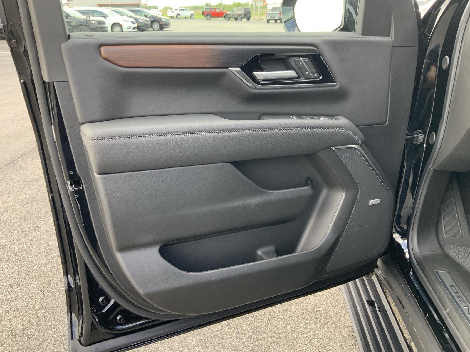 2026 GMC Yukon XL Denali - Photo 25