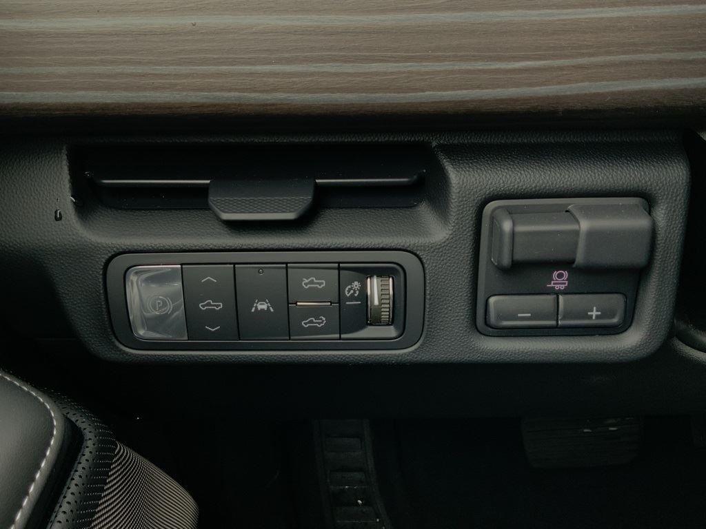 2025 GMC Sierra EV Denali - Photo 38