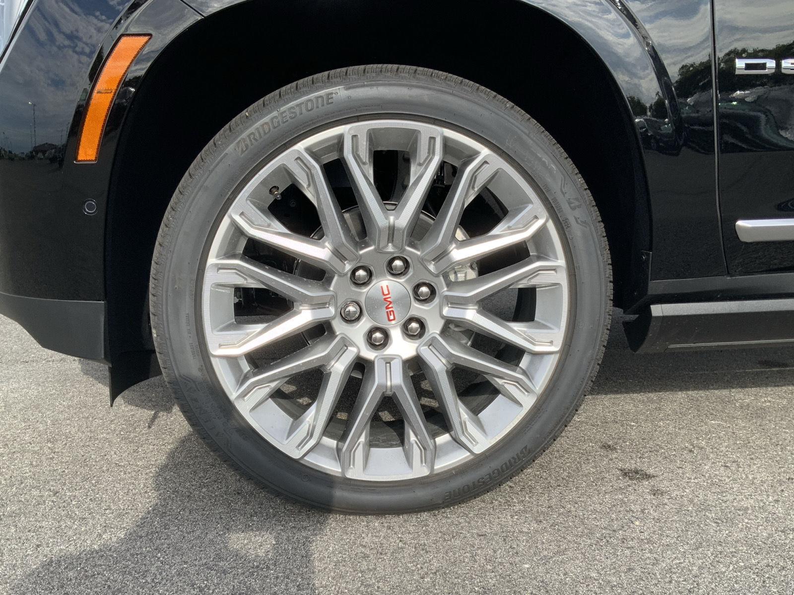 2026 GMC Yukon Denali - Photo 16