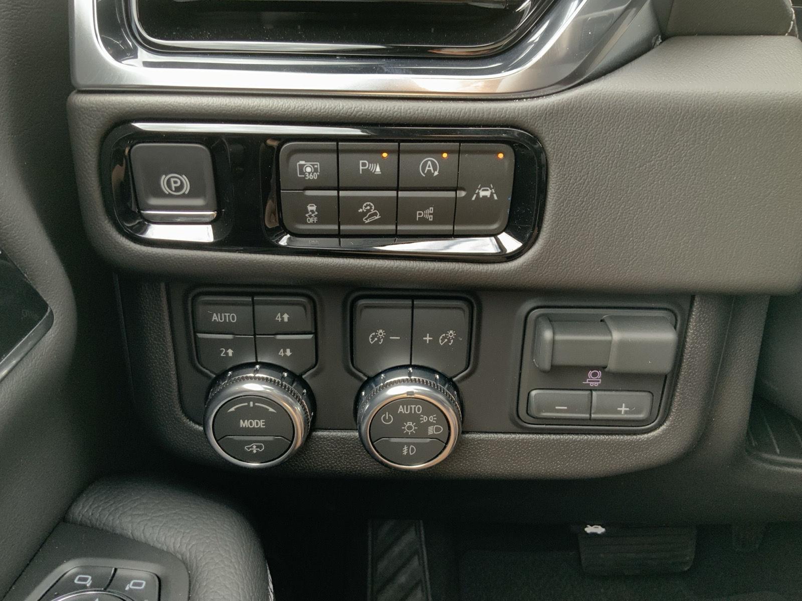2026 GMC Yukon Denali - Photo 32