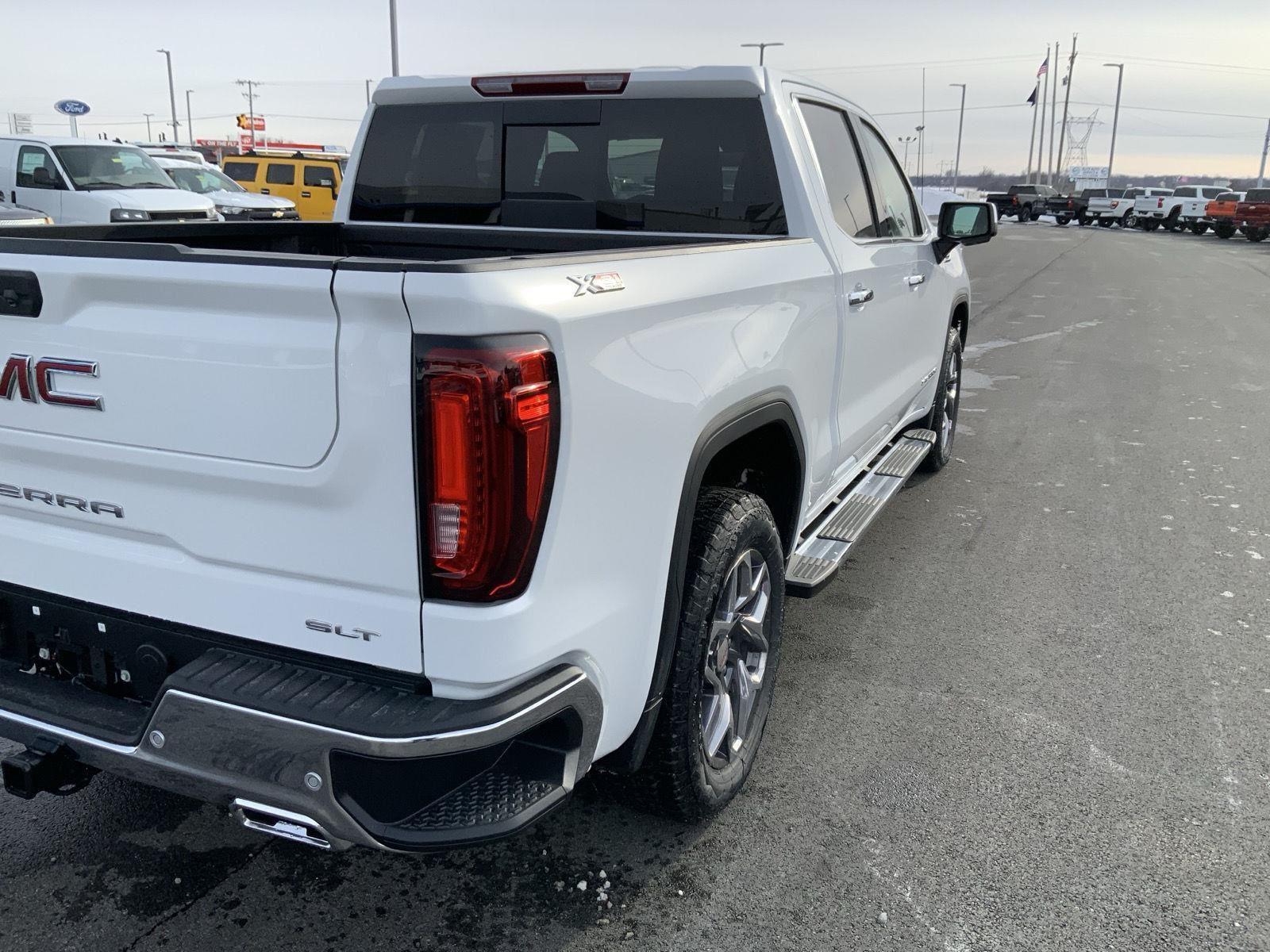 2026 GMC Sierra 1500 SLT - Photo 23