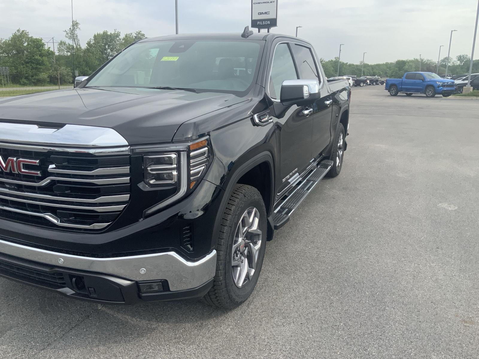 2026 GMC Sierra 1500 SLT - Photo 17