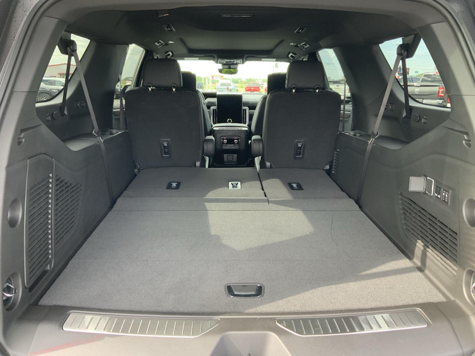 2026 GMC Yukon XL Denali - Photo 13