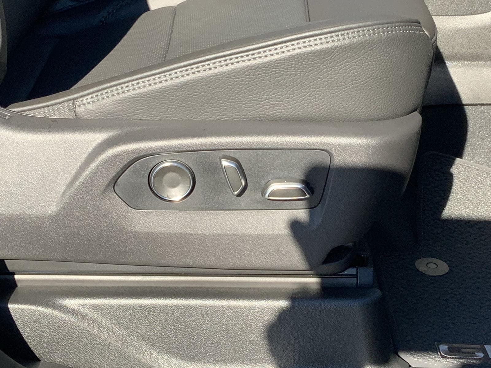 2027 GMC Yukon XL Denali - Photo 62