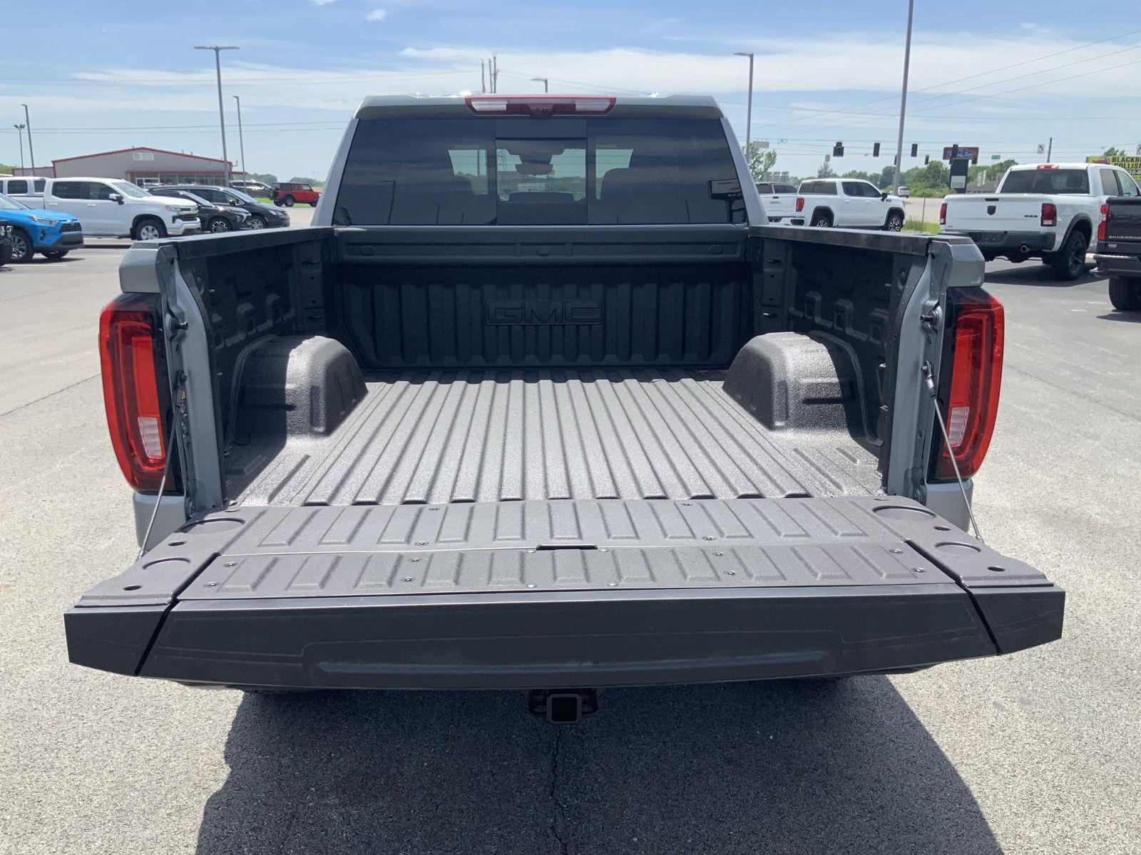 2026 GMC Sierra 1500 AT4X - Photo 10
