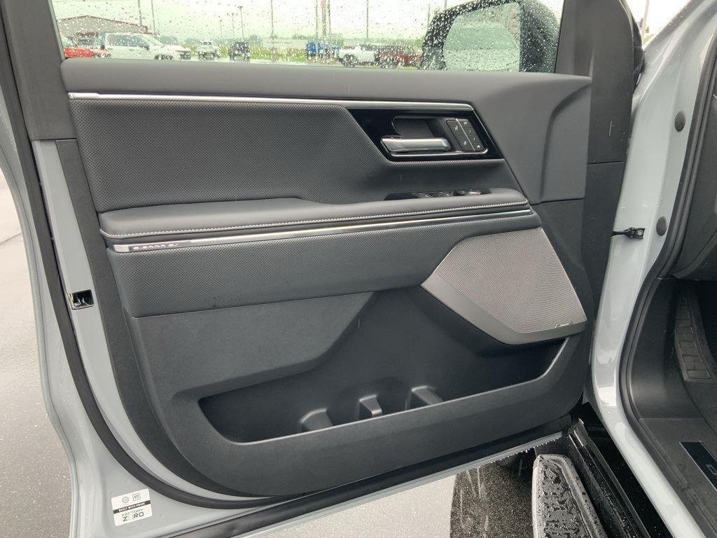 2025 GMC Sierra EV Denali - Photo 28