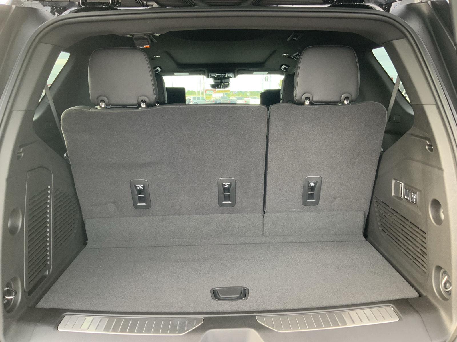 2026 GMC Yukon Denali - Photo 10