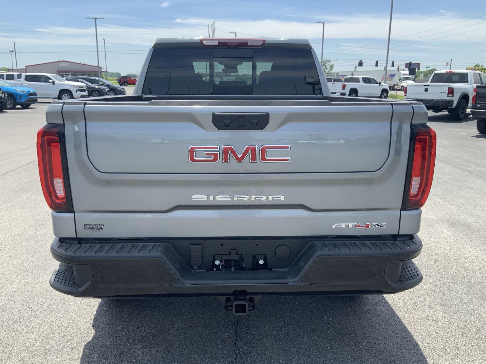 2026 GMC Sierra 1500 AT4X - Photo 9