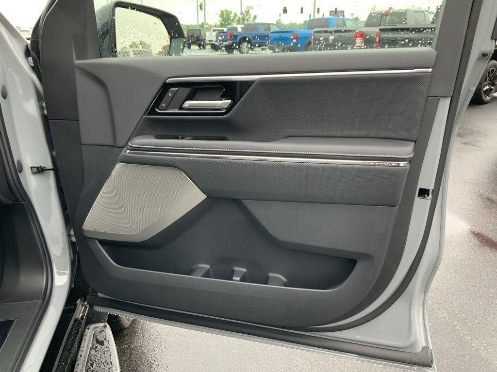2025 GMC Sierra EV Denali - Photo 64