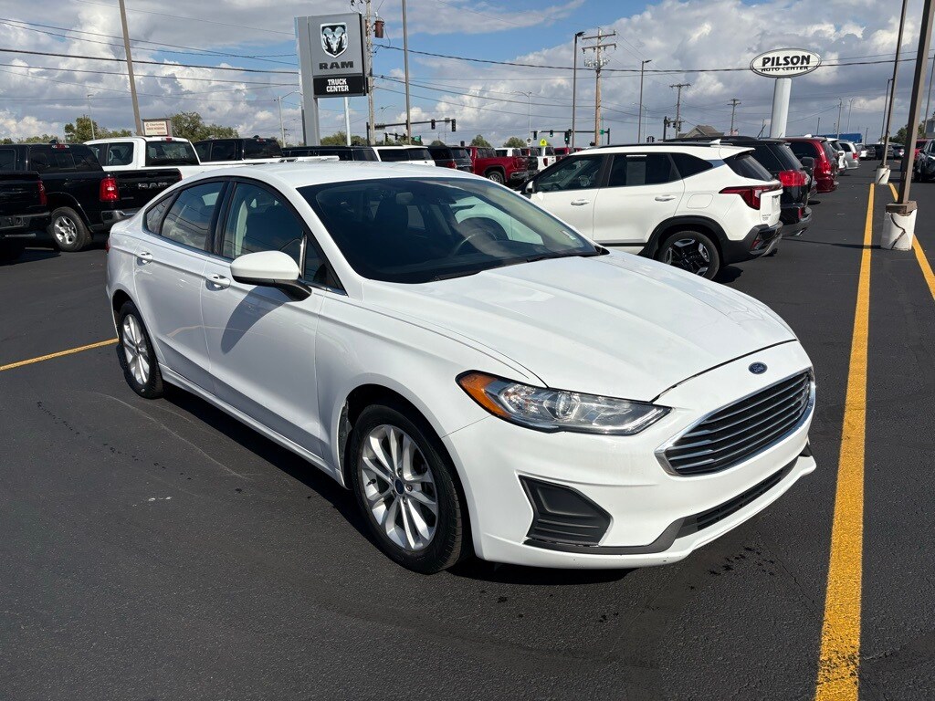 2020 Ford Fusion SE photo 2