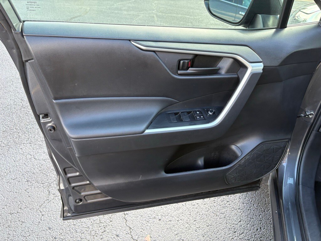 2024 Toyota RAV4 LE photo 3