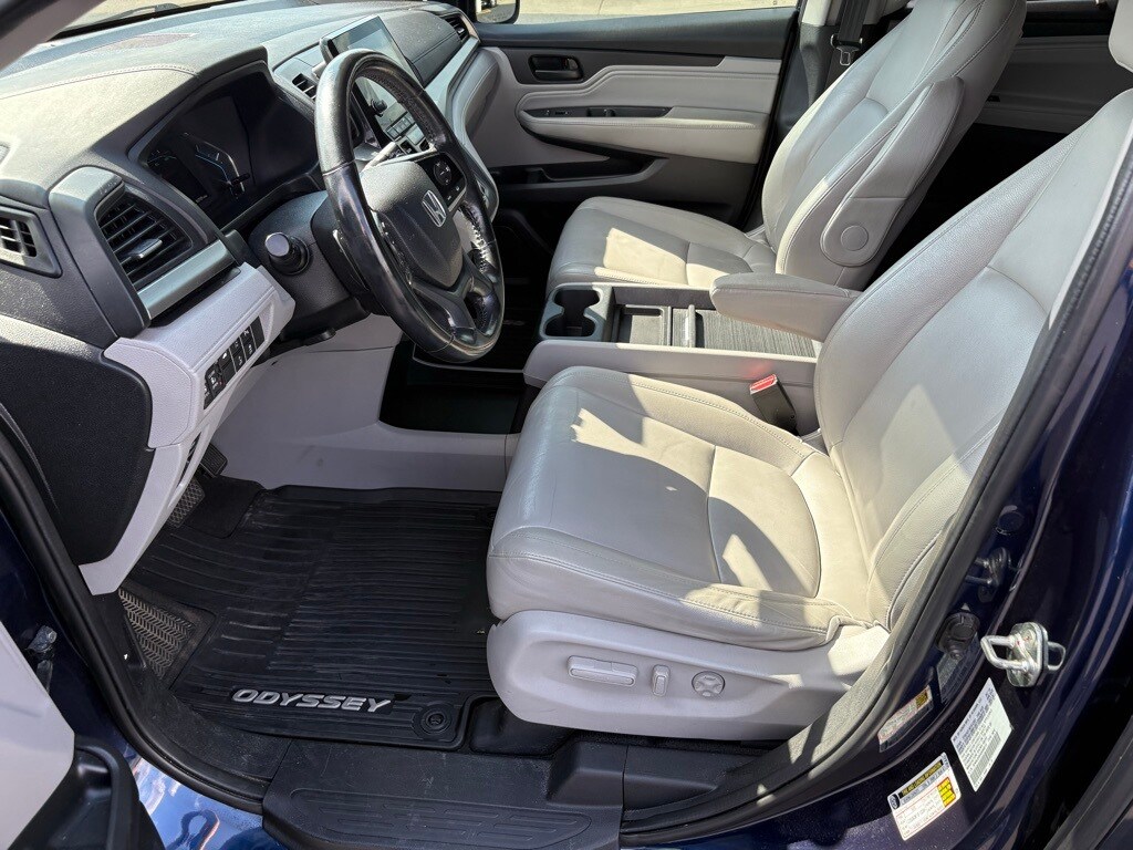 2019 Honda Odyssey Touring photo 3