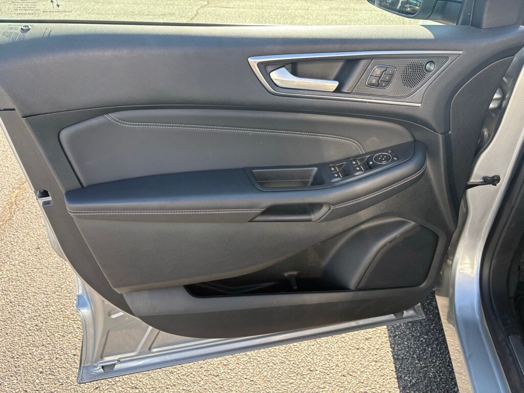 2024 Ford Edge Titanium photo 3