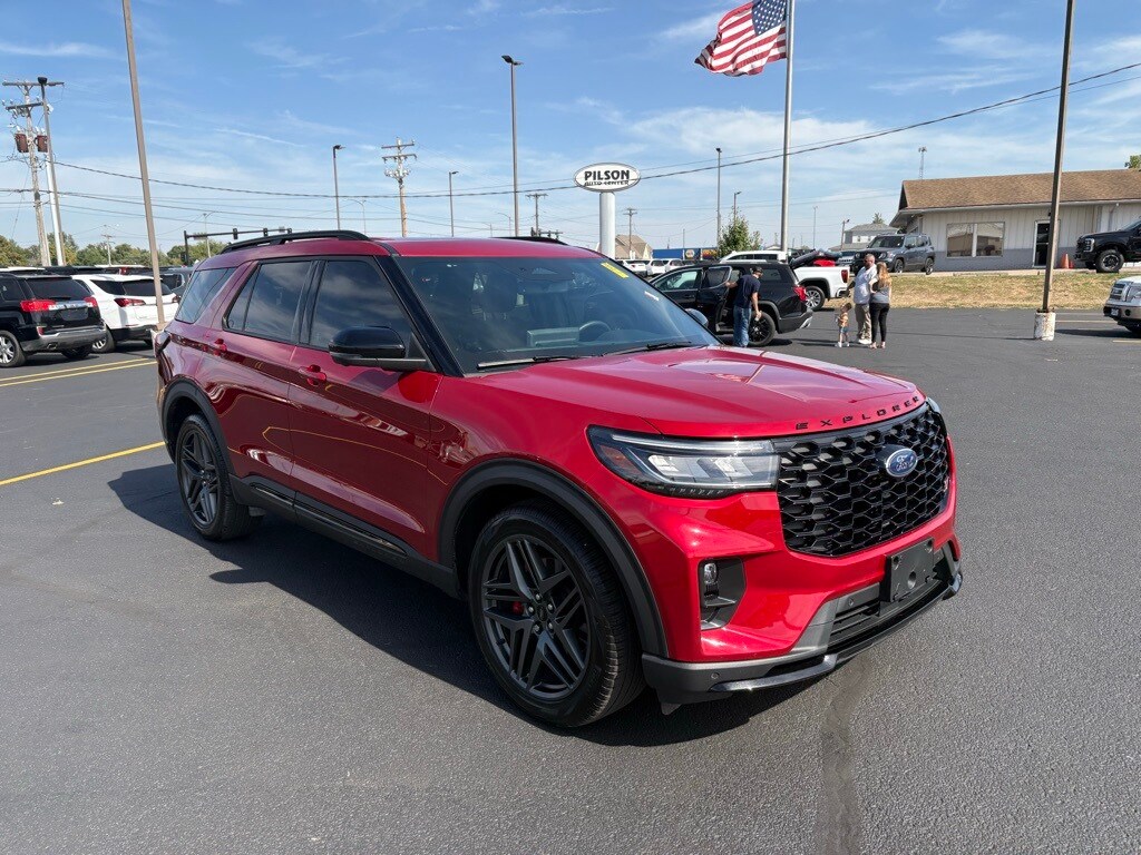 2025 Ford Explorer ST photo 2