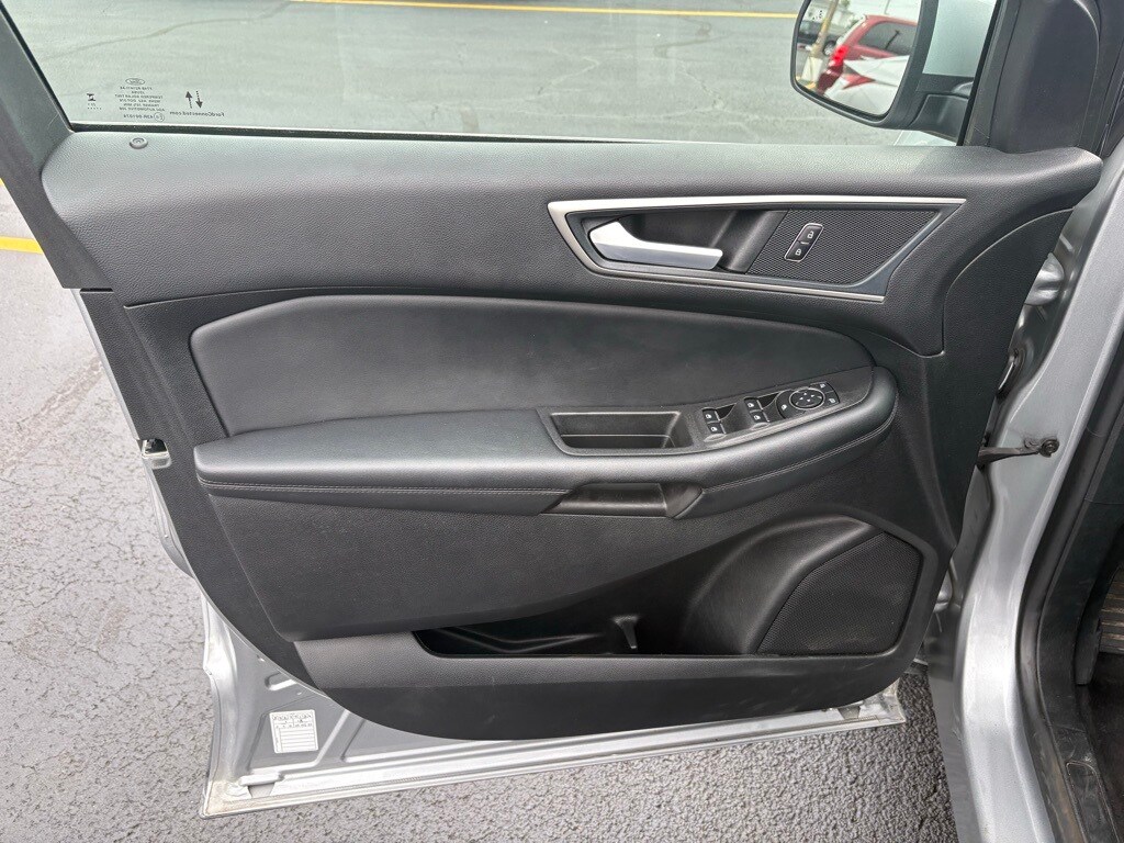 2024 Ford Edge SEL photo 3