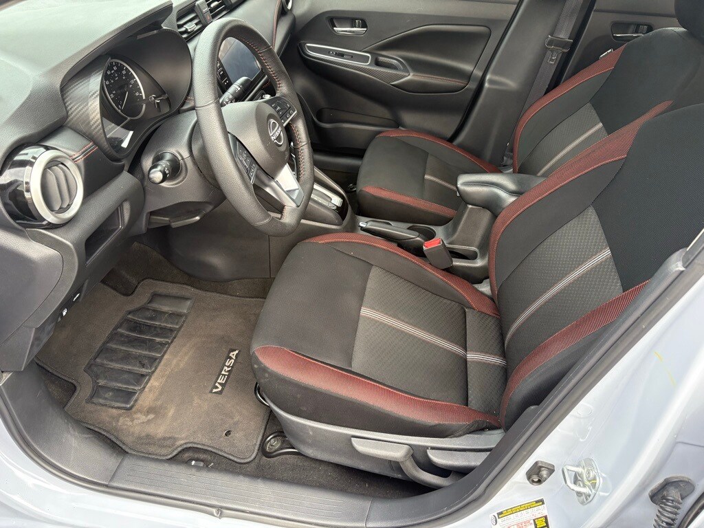 2024 Nissan Versa 1.6 SR photo 3