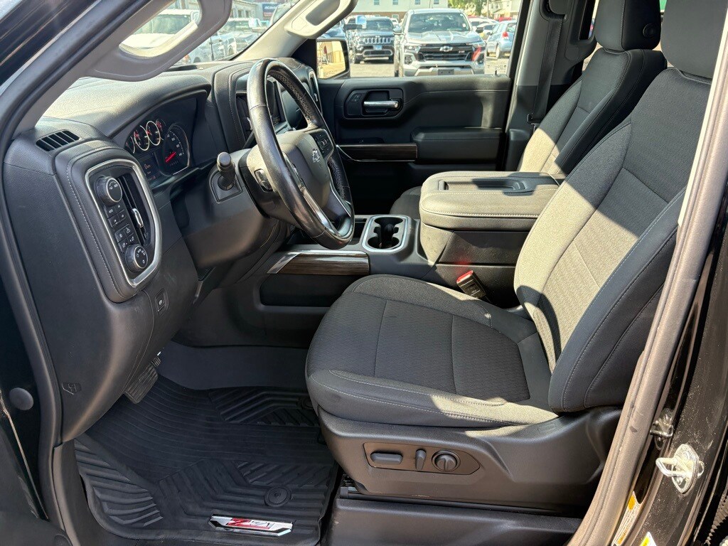 2021 Chevrolet Silverado 1500 RST photo 4