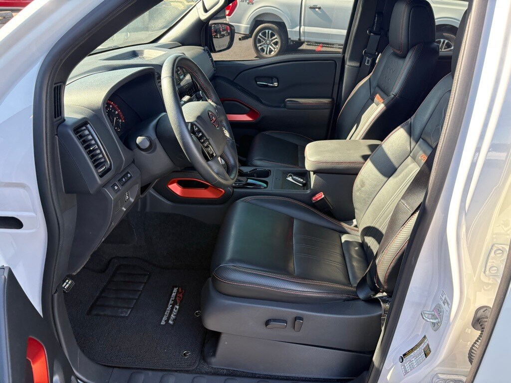 2023 Nissan Frontier PRO-4X photo 3