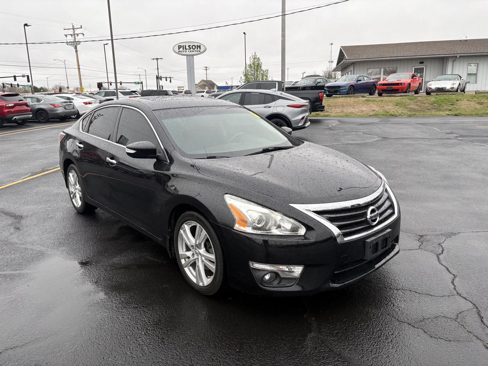 Used 2015 Nissan Altima SL with VIN 1N4BL3AP6FC214761 for sale in Charleston, IL