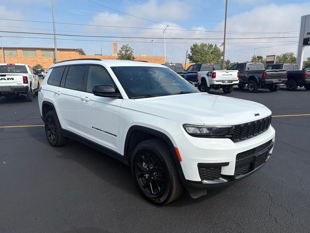 2024 Jeep Grand Cherokee Altitude photo 2