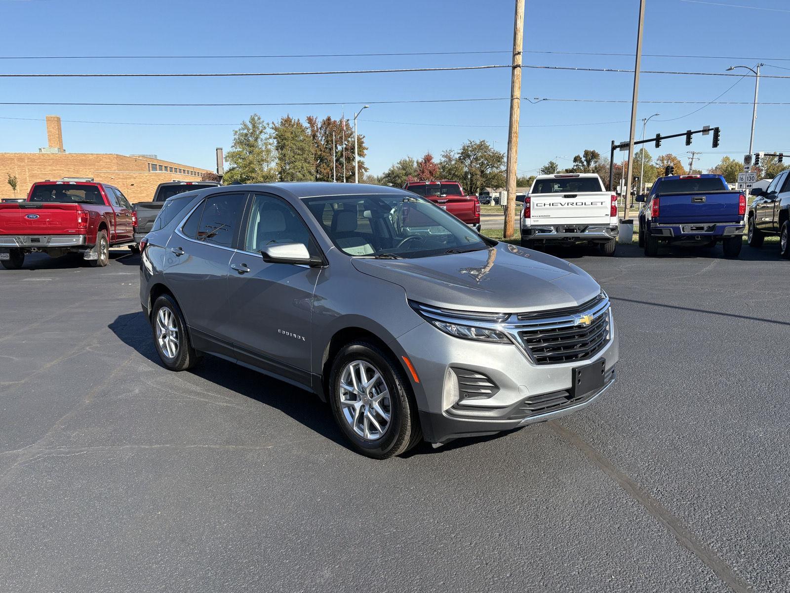 2024 Chevrolet Equinox LT photo 2