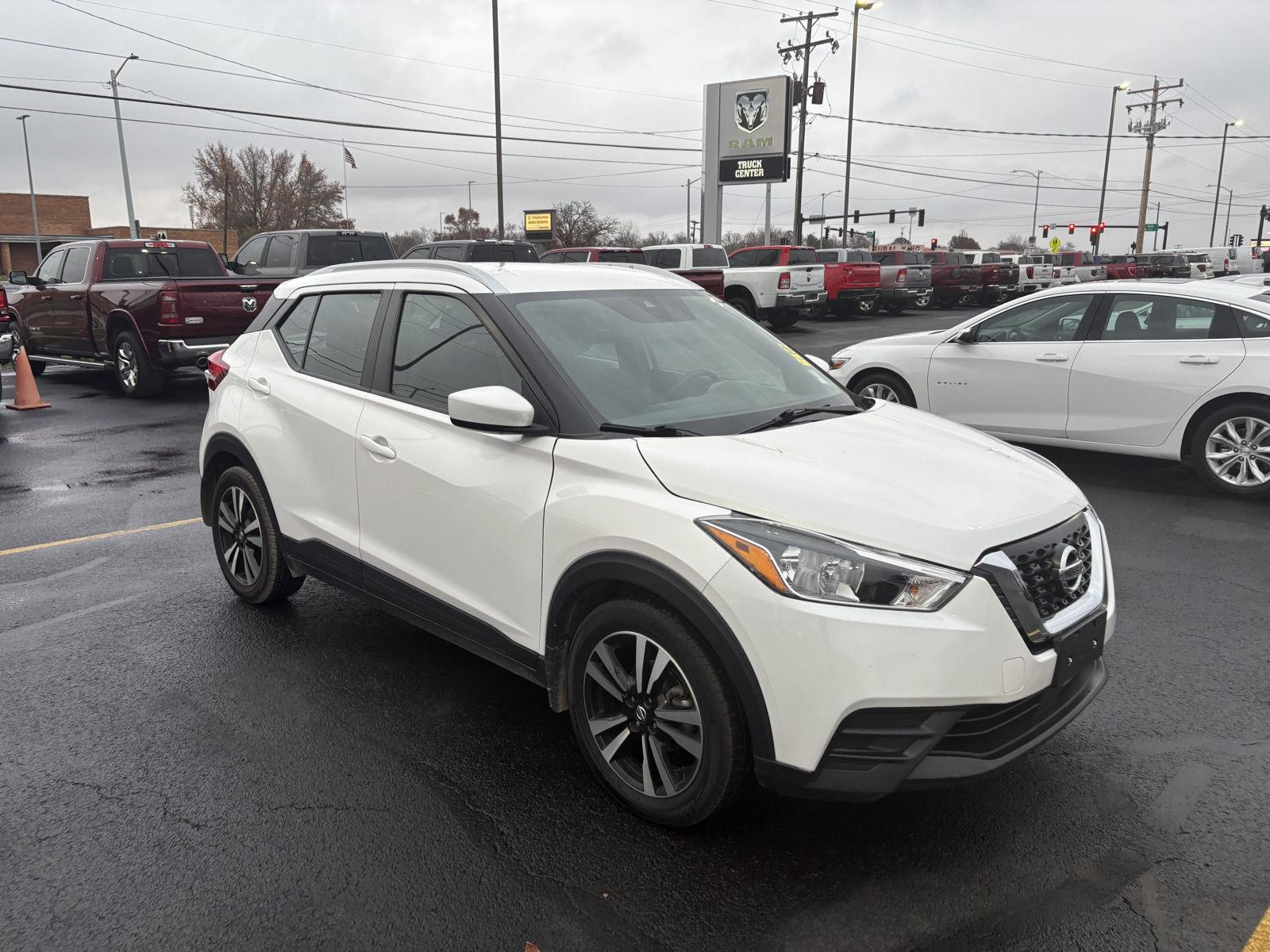 2020 Nissan Kicks SV photo 2